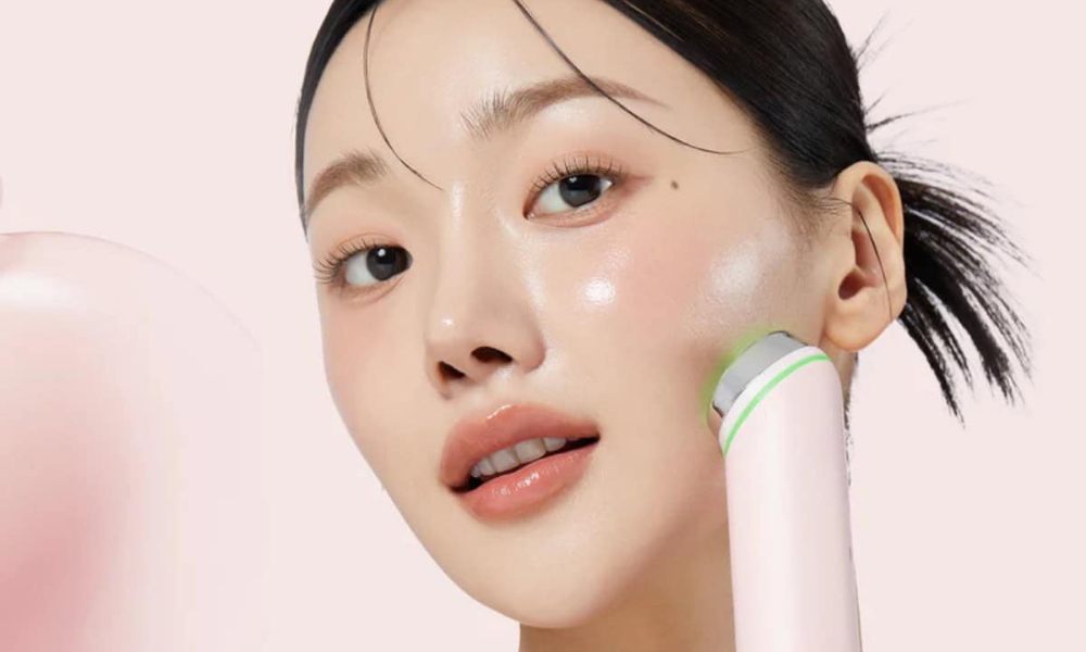 Home Beauty vs. The Clinic: Is 2026 the Year You Cancel Your Dermatologist?