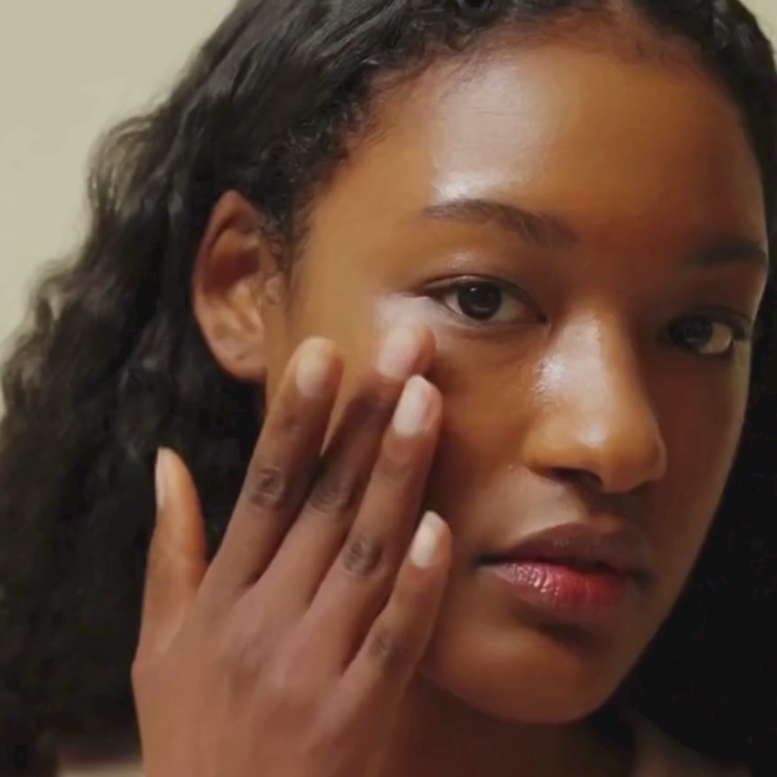 Applying Beauty of Joseon Glow Deep Serum : Rice + Alpha-Arbutin